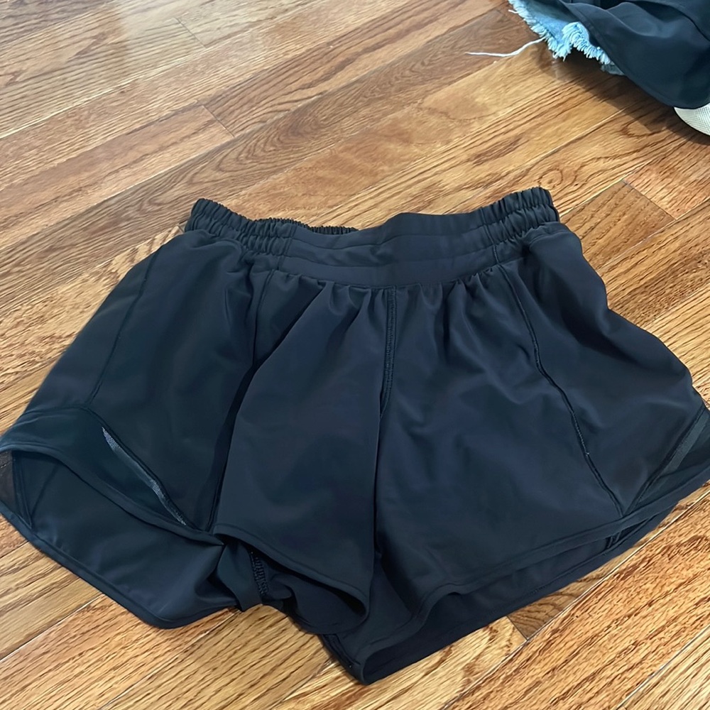 Lulu lemon black hotty hot short size 4
